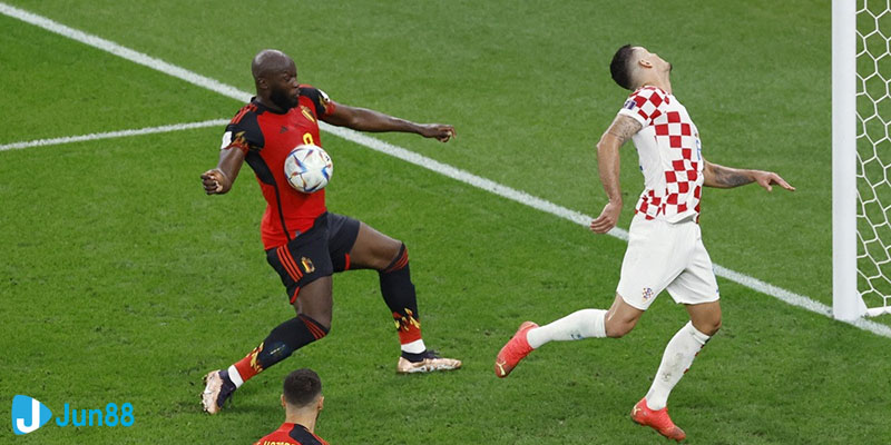 Lukaku liên tục bỏ lỡ cơ hội trong trận Croatia vs Bỉ
