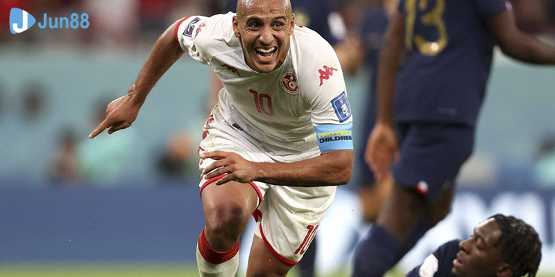 “Gà Trống” thi đấu vô cùng lộn xộn ở hiệp 1 trận đấu giữa Tunisia vs Pháp