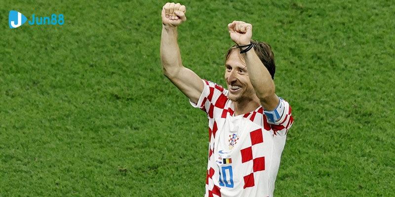 Luka Modric vui mừng sau trận đấu giữa Croatia vs Bỉ